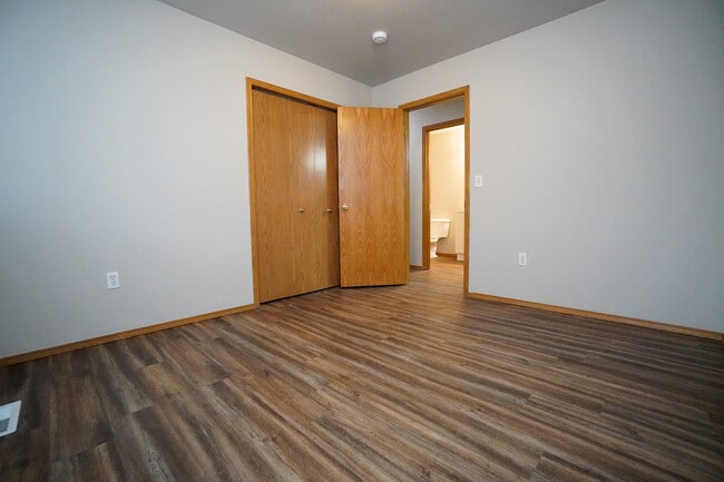 Building Photo - 79 E 2nd St N