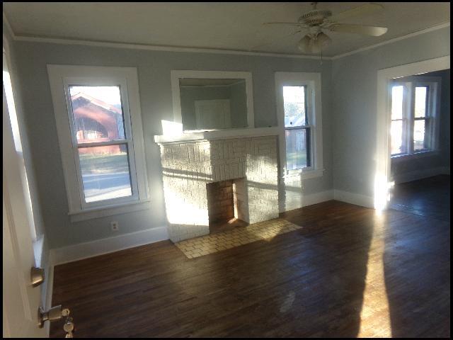 Building Photo - 1024 Park Dr