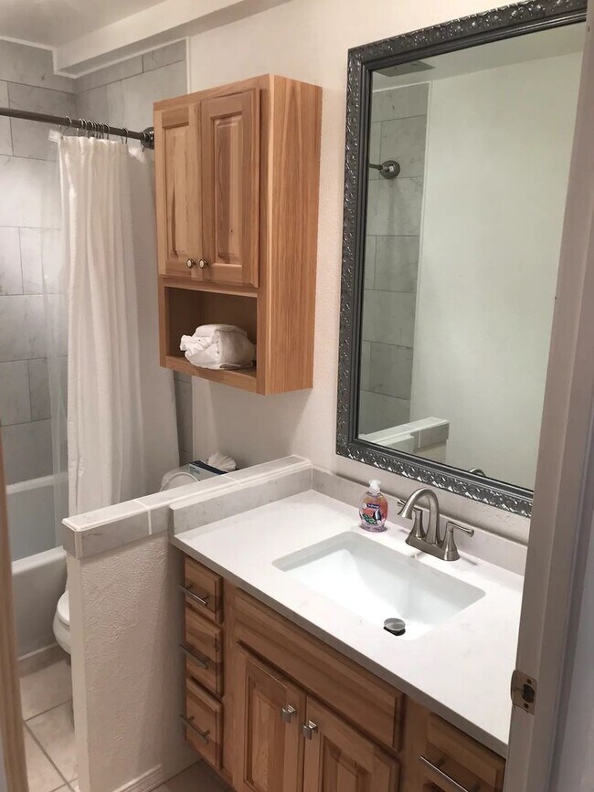 Building Photo - Long Term Rental- Summit Yacht Club 51
