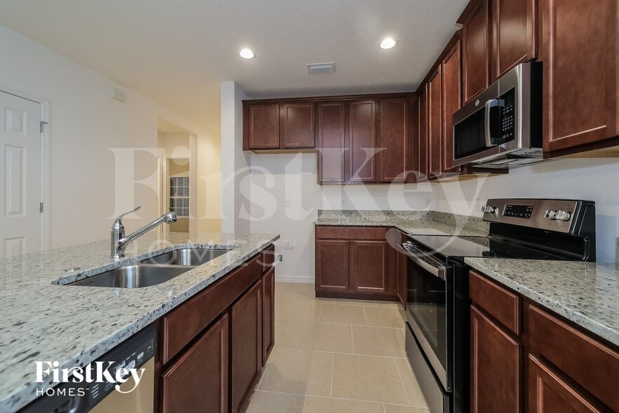 Building Photo - 845 Avenal Ln