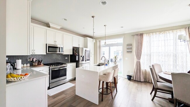 Building Photo - 30W001 Brayman Ct