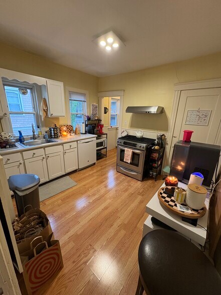 Building Photo - 34 Sunset Rd