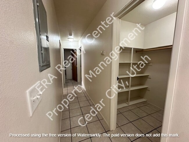 Building Photo - Move-In Discount -- 2 Bedroom - 2 bath Apartment with Garage!