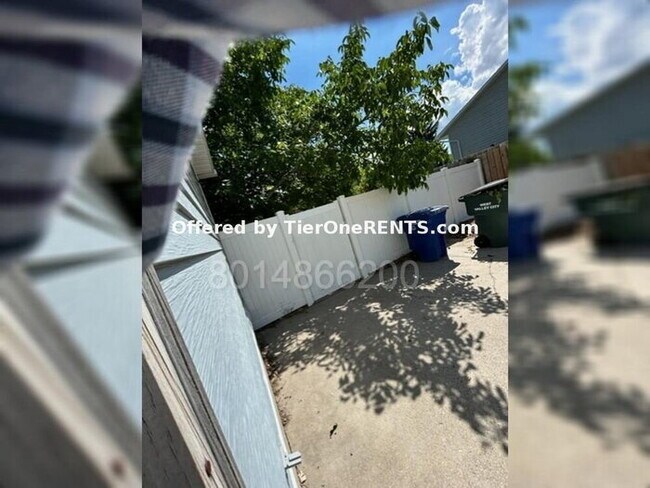 Building Photo - This property offers a NO DEPOSIT option available for qualified renters!