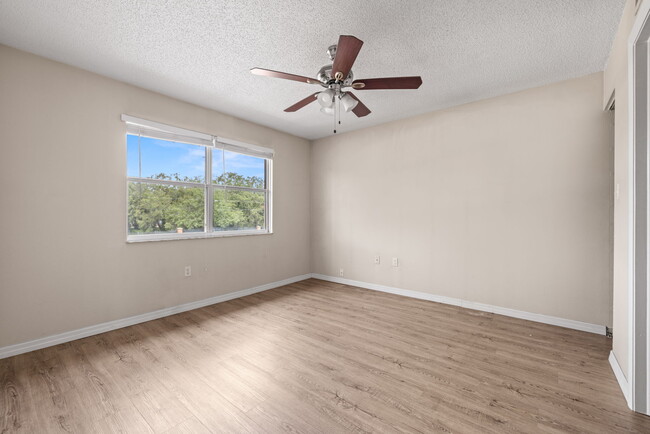 Building Photo - 5046 Terrace Palms Cir