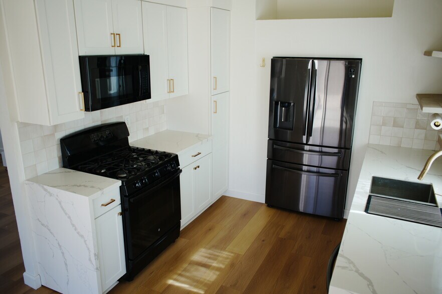 Building Photo - 7330 Amanda Ct