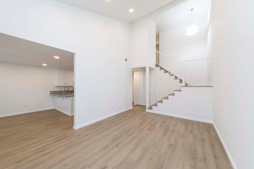 Building Photo - 2423 Coventry Cir