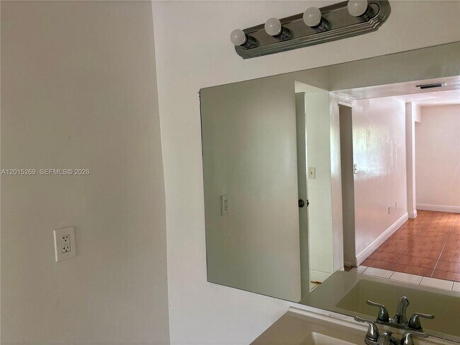 Building Photo - 4304 NW 9th Ave