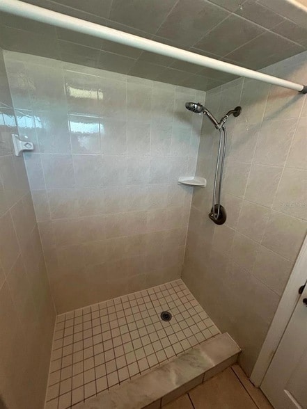 Building Photo - 6525 Manila Palm Way