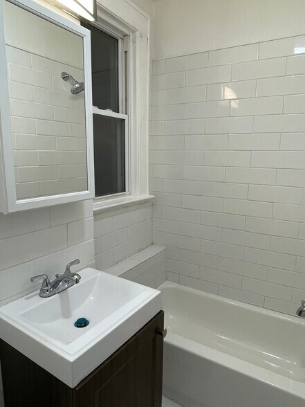 Building Photo - 526 N 5th St