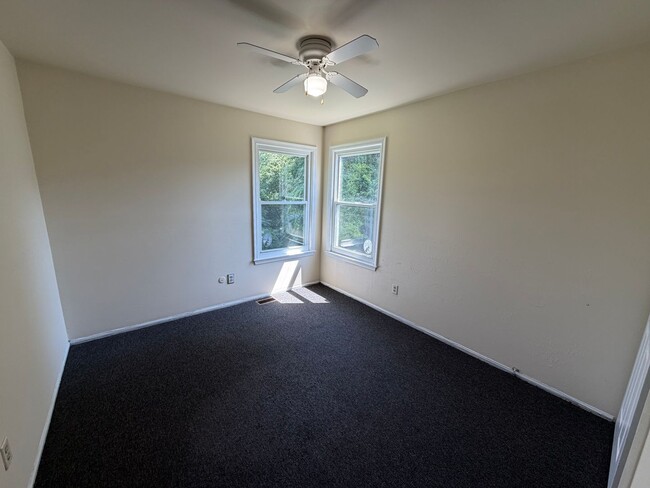 Building Photo - Spacious 4-Bedroom Colonial with 2-Car Garage in Howell