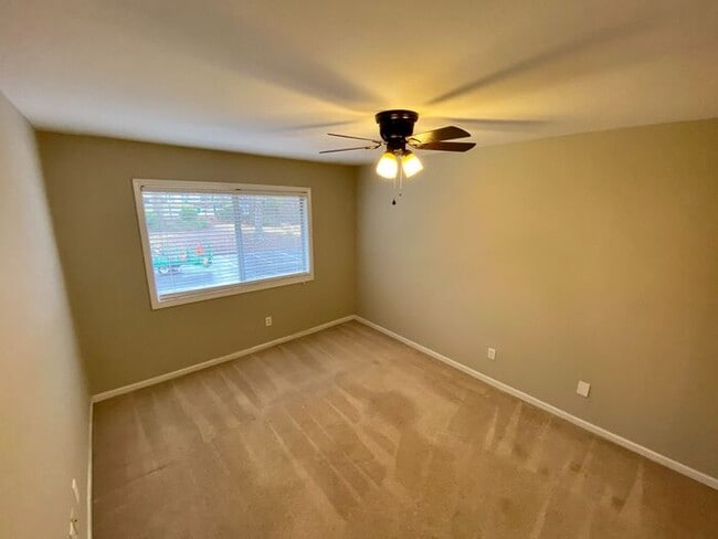 Building Photo - 1416 Foxhall Ln SE