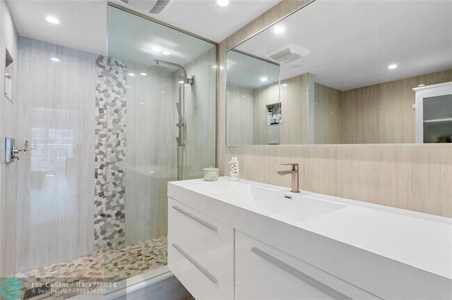 Building Photo - 3850 Galt Ocean Dr