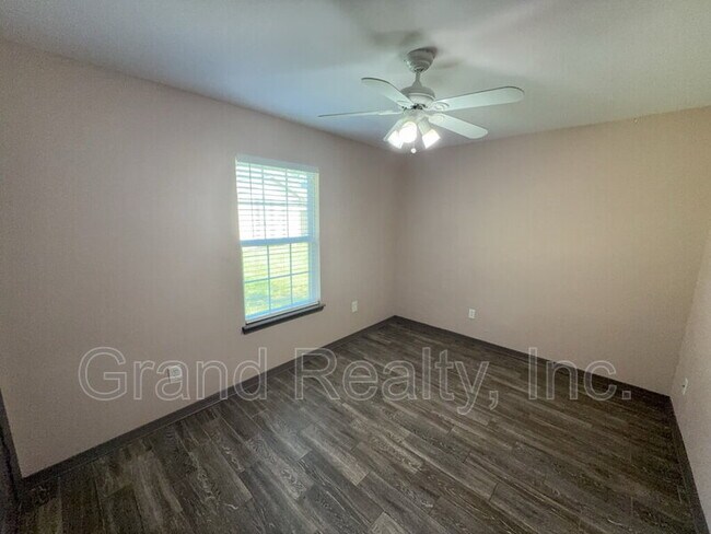 Building Photo - 5022 Patterson Ln