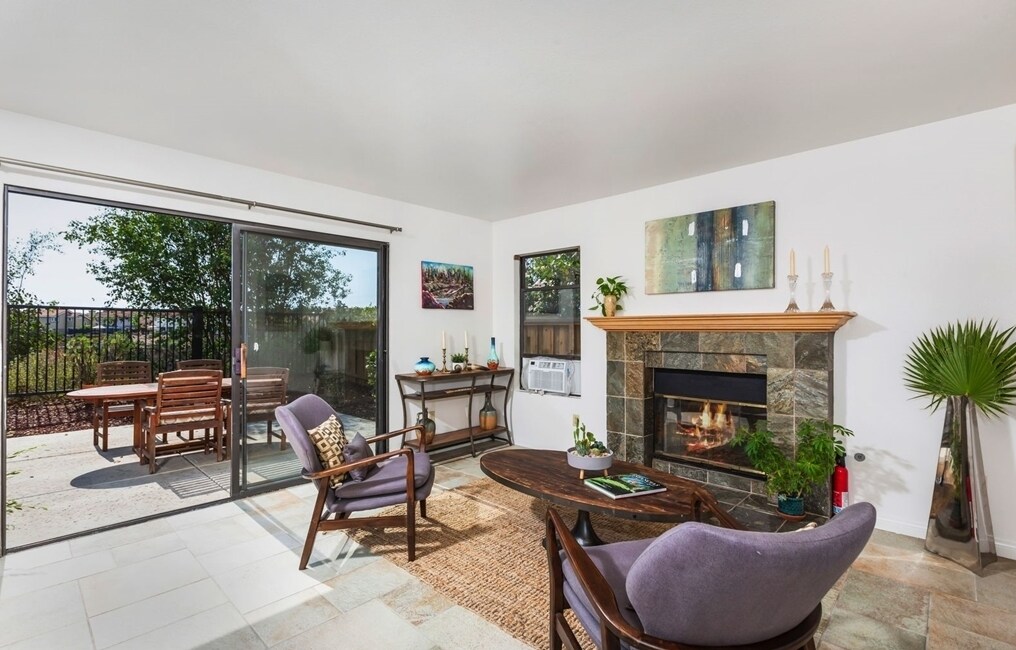 family room. furniture not included. picture taken before internal remodel. - 10734 Chinon Cir