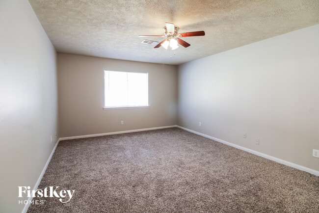 Building Photo - 4727 Falcon Forest Dr