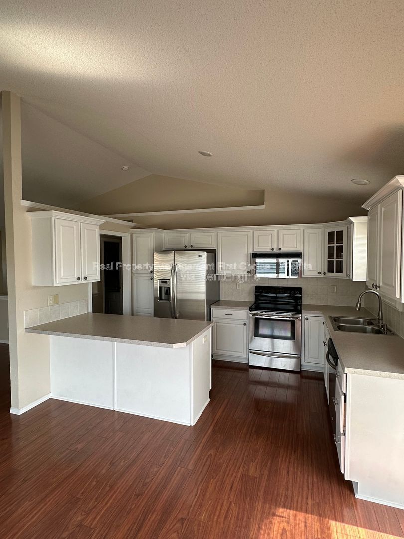 Building Photo - 748 Reflection Lake