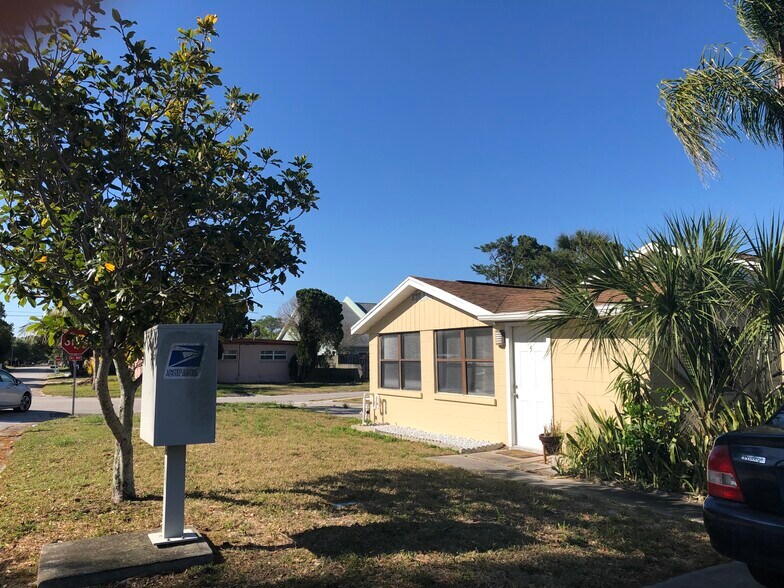 Post box - 7105 Poinsetta Ave