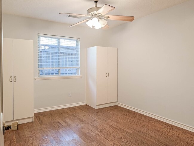 Building Photo - 10631 Del Monte Dr