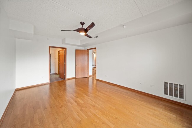 Building Photo - 601 W Rand Rd