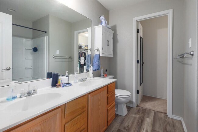 Building Photo - 5307 Viewpoint Dr