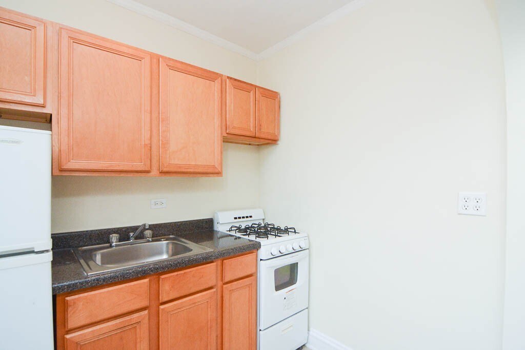 Building Photo - 4349 N Damen Ave