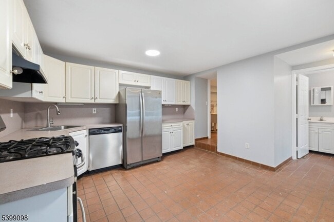 Building Photo - 21 Personette St