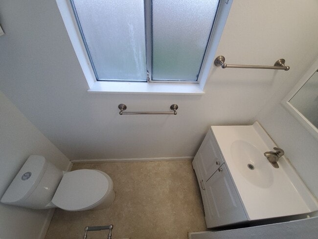 Building Photo - 3-bedroom home with remodeled kitchen and fenced backyard!