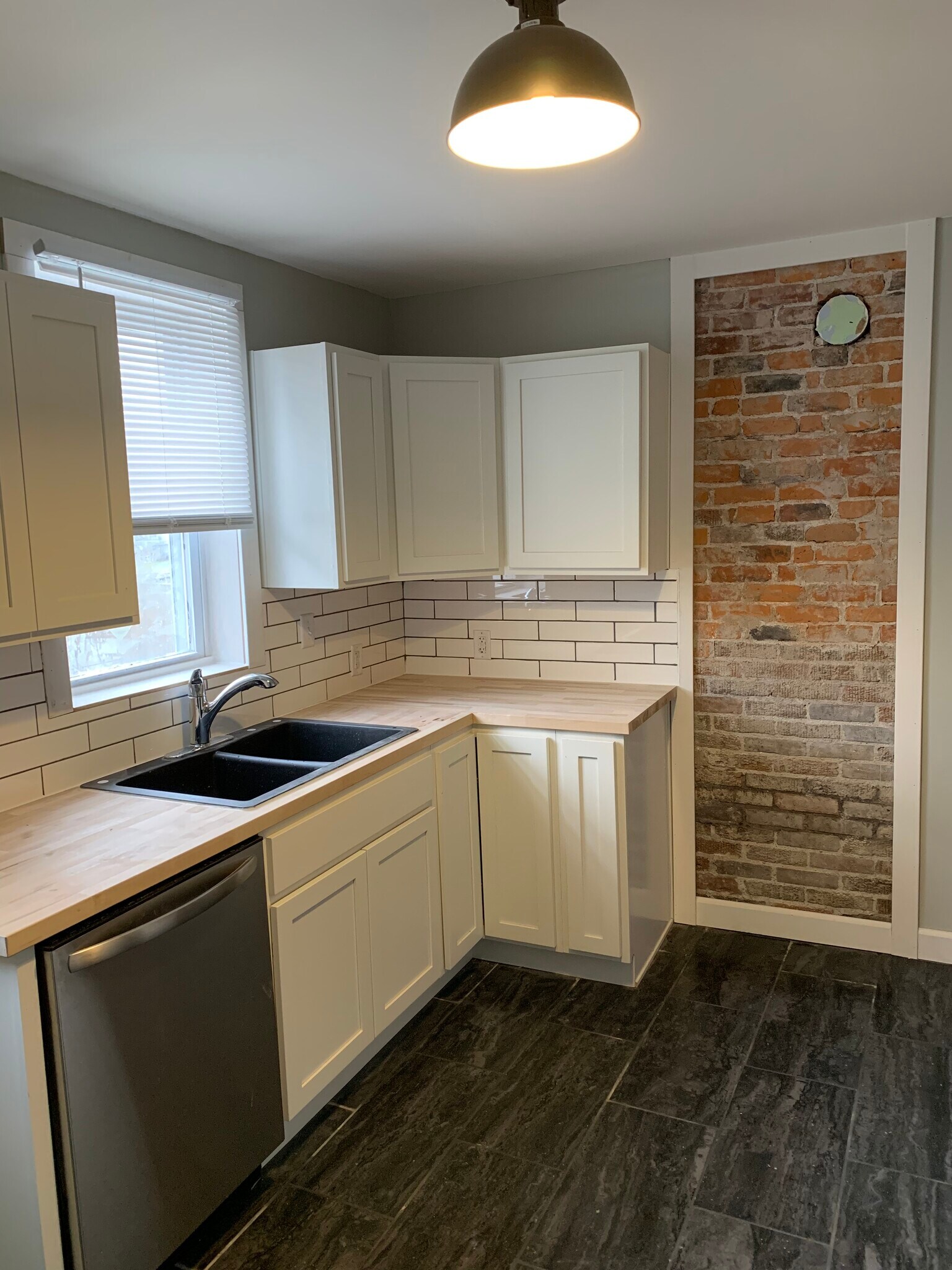 Building Photo - 1157 E Whittier St