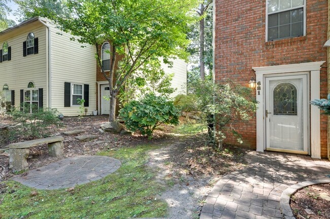 Primary Photo - Excellent Location - Marietta Townhome - $...