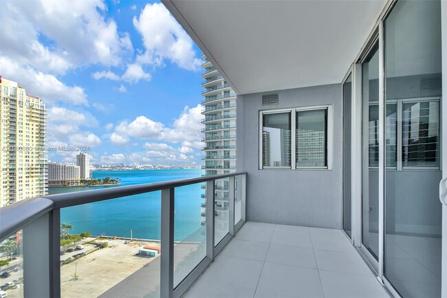 Building Photo - 1300 Brickell Bay Dr