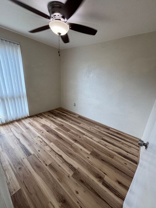 Building Photo - Parkglen at Waikele - 2/2/2 - $2,700