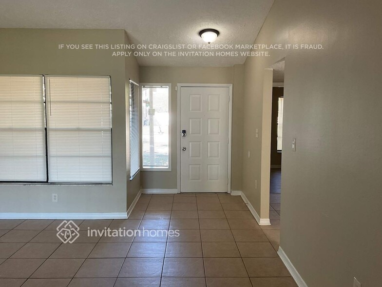 Building Photo - 1726 Lk Crst Ave