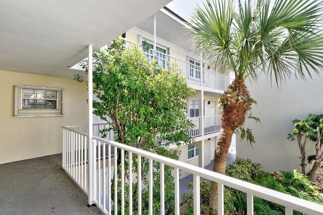 Building Photo - 1441 Ocean Dr