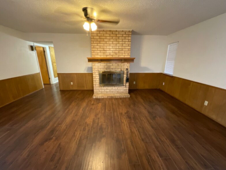 Building Photo - 5202 Wildwood Dr