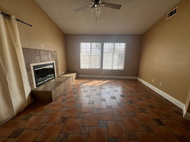 Building Photo - West Lancaster Home