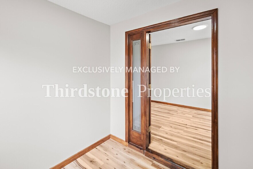 Building Photo - 345 W 40th St