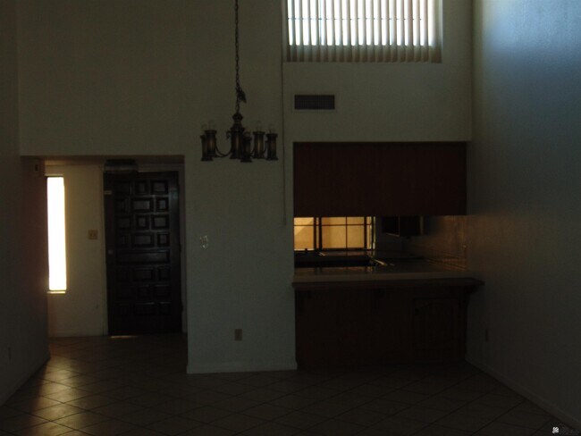 Building Photo - 10454 S Del Montes