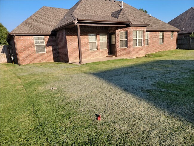 Building Photo - 1053 Tarah Knolls Cir