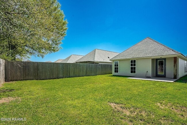 Building Photo - 319 Harvest Ln