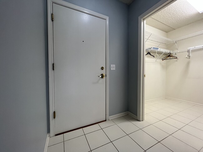 Building Photo - 11 S Wille St