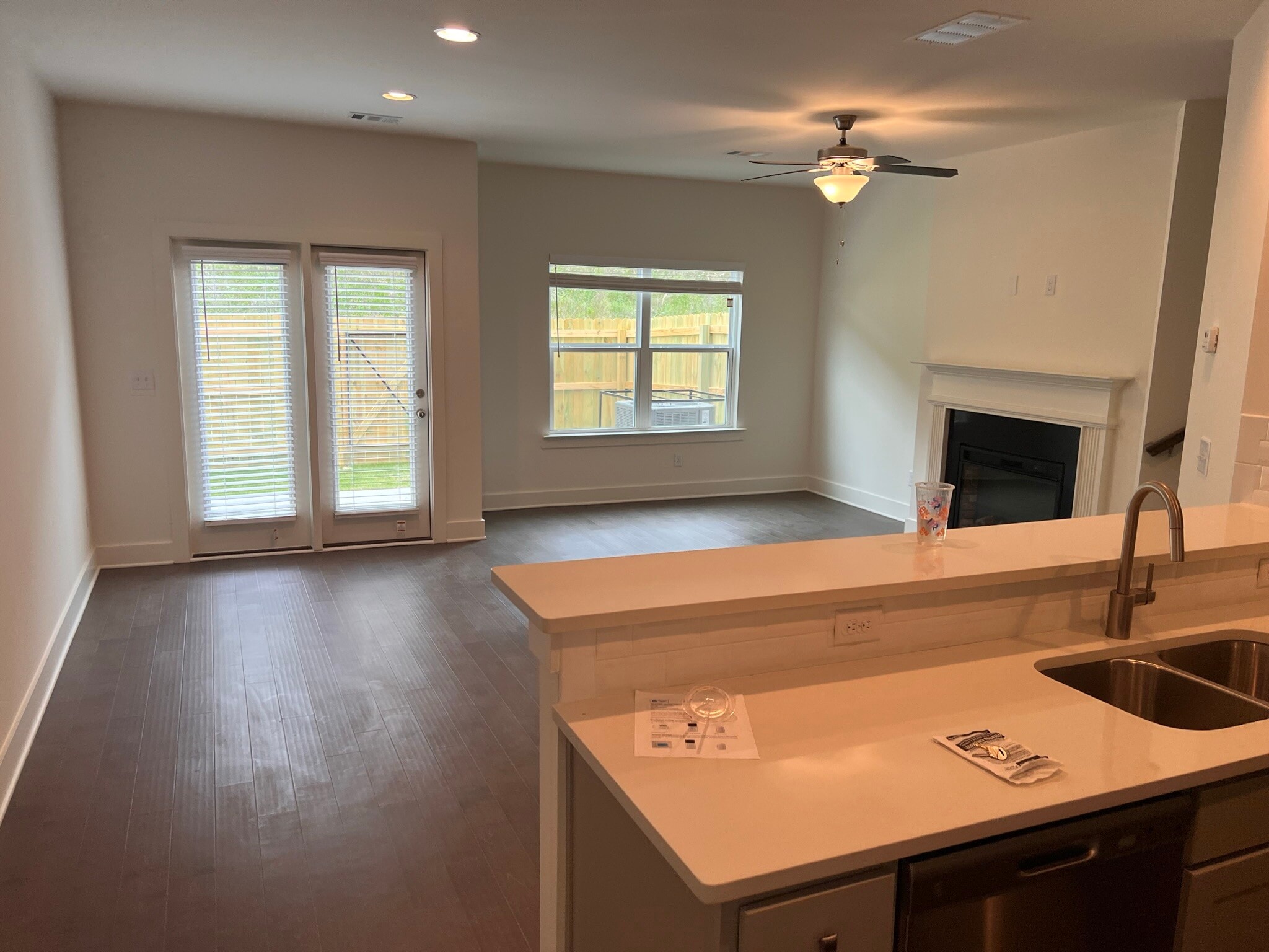 Living - 6440 Scudders Dr