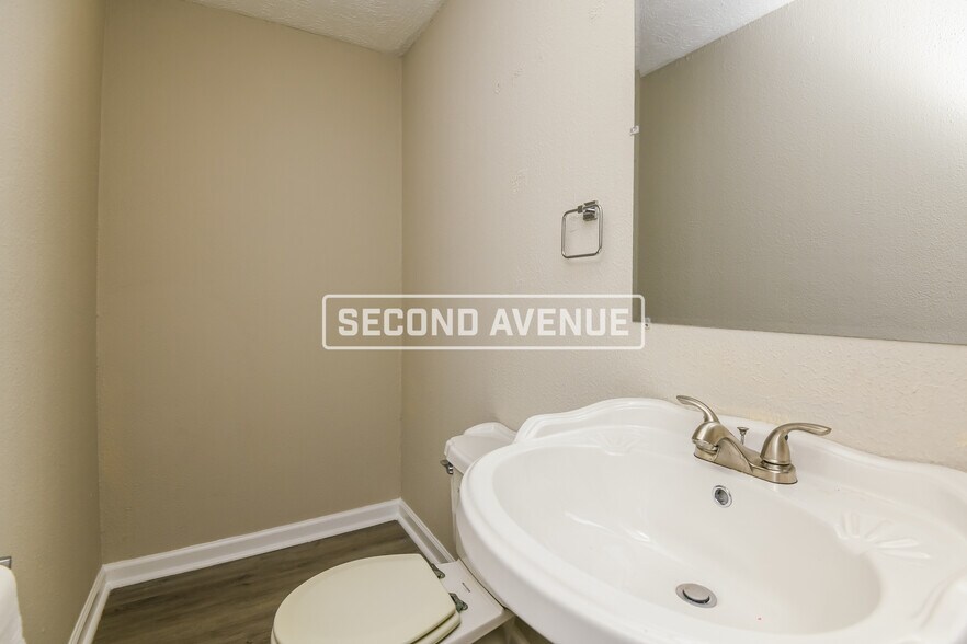 Building Photo - 402 Lehigh Dr