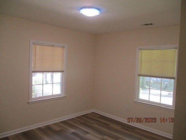 Building Photo - 2032 Rector Dr SW