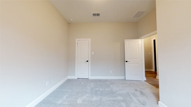 Building Photo - 122 Hazelnut Dr