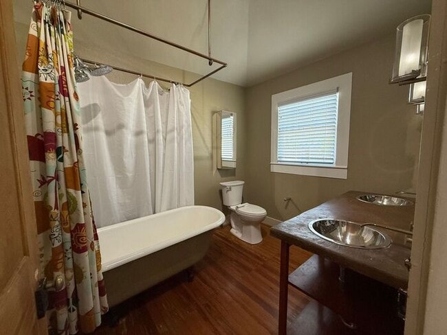 Building Photo - Pensacola - East Hill / Downtown - 4 bedro...