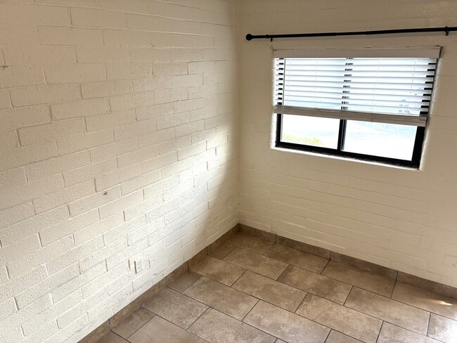 Building Photo - 1643 S State St