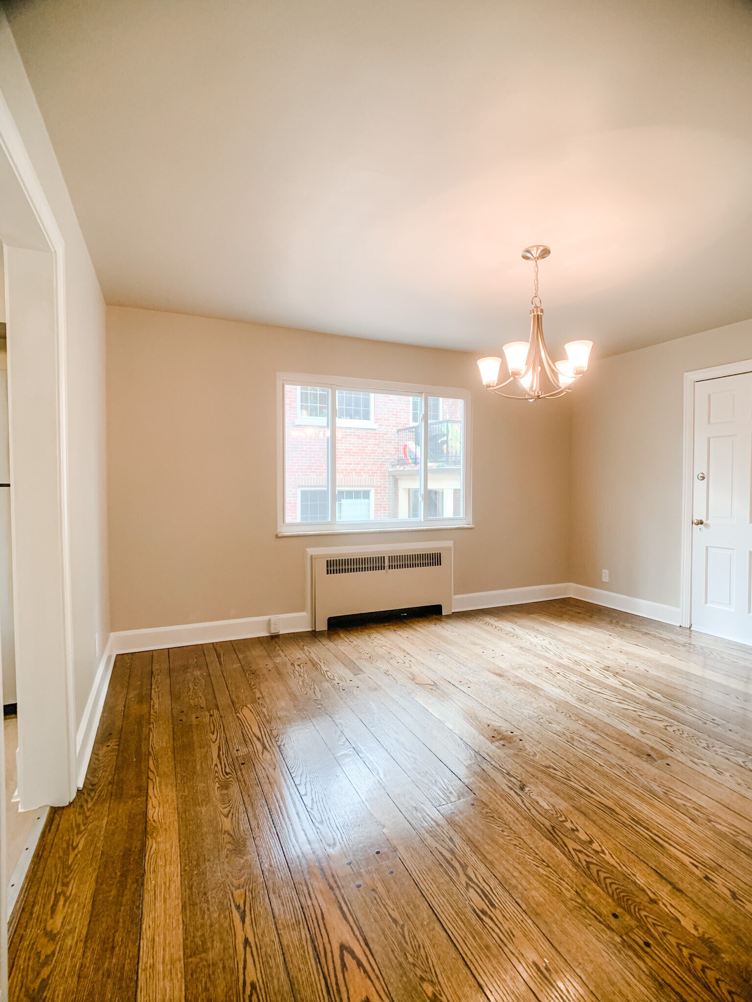 Dining Room #8 - 6260 Rogers Park Plz