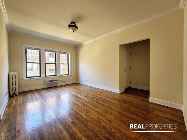 Building Photo - 1 bedroom in CHICAGO IL 60613