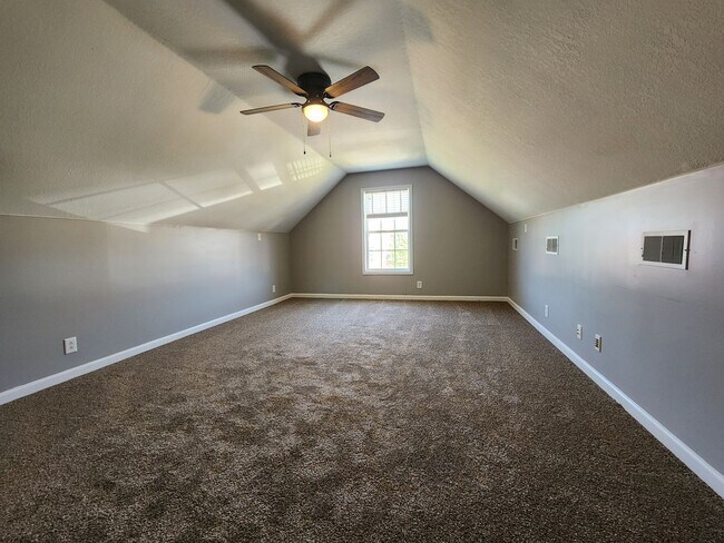 Building Photo - Your Next Home Sweet Home Awaits!